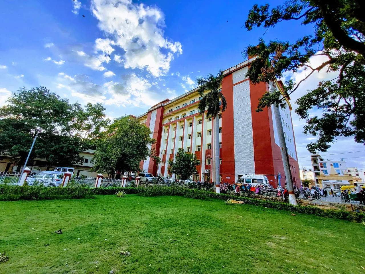 बनारस हिंदू विश्वविद्यालय के सर सुंदरलाल अस्पताल का भवन